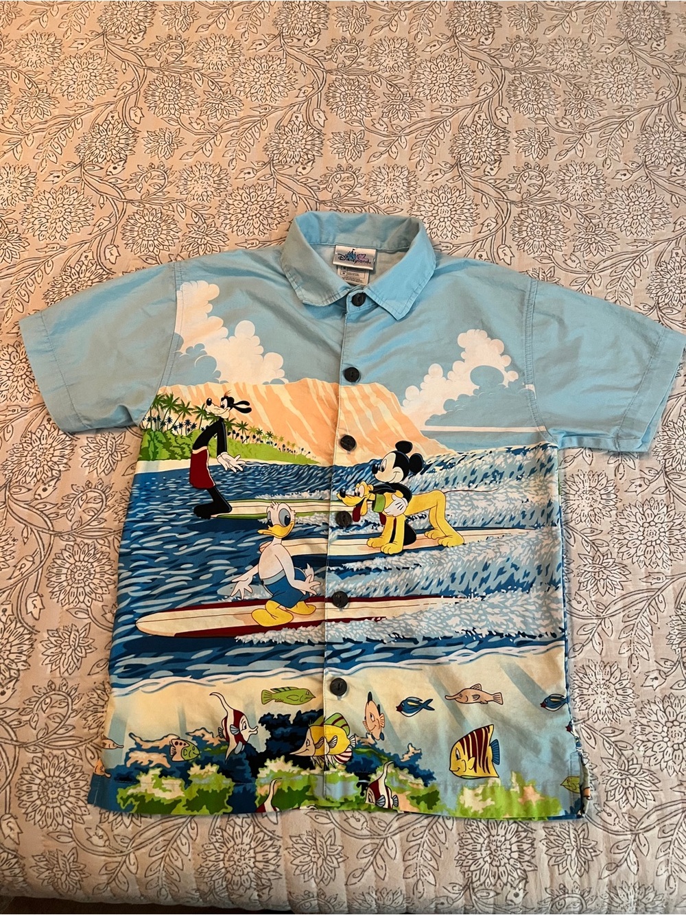 Disneyland Resort Mickey & Friends Surfing Button-Front
Hawaiian Shirt Boys M